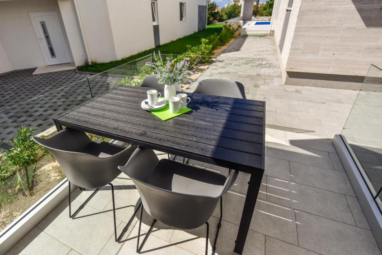 Apartments & Rooms Pool Villas Maris 诺瓦利娅 外观 照片