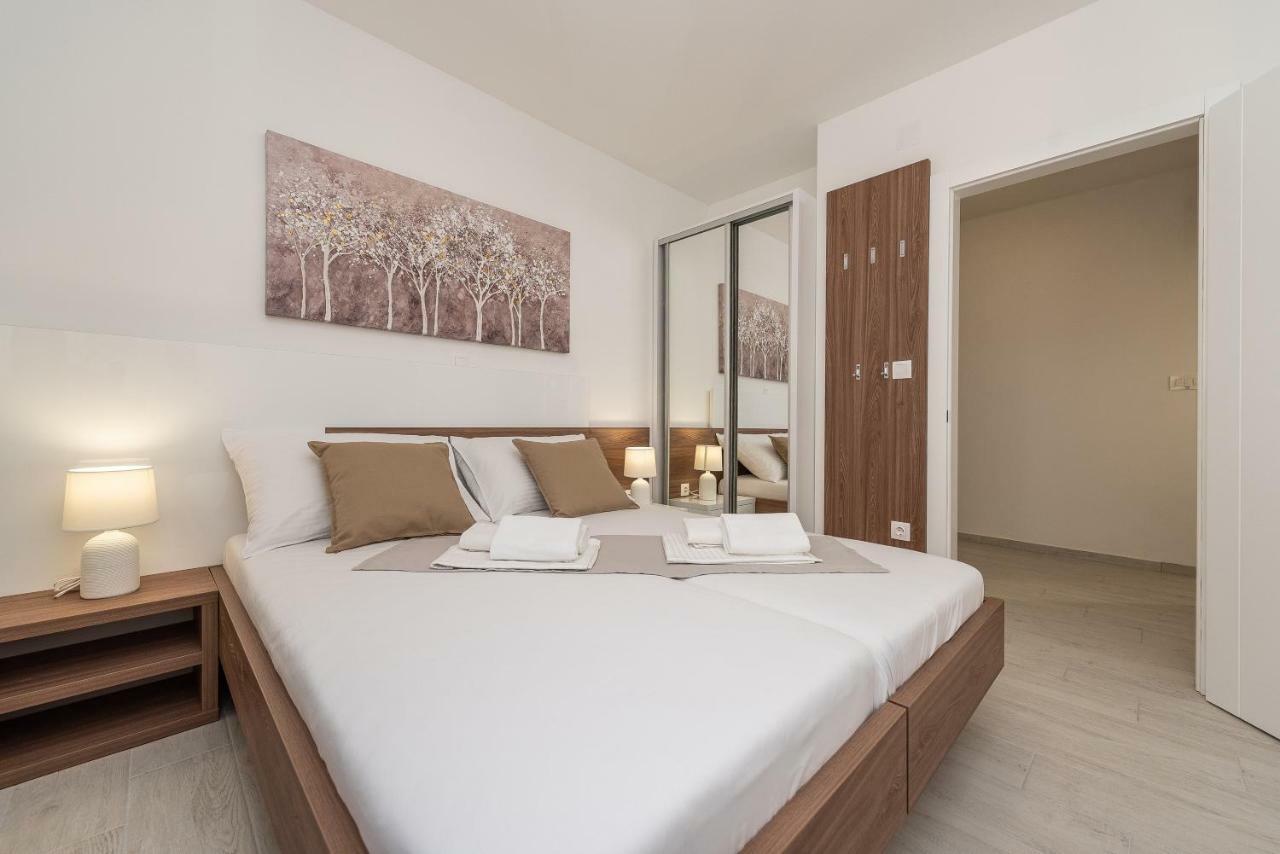 Apartments & Rooms Pool Villas Maris 诺瓦利娅 外观 照片