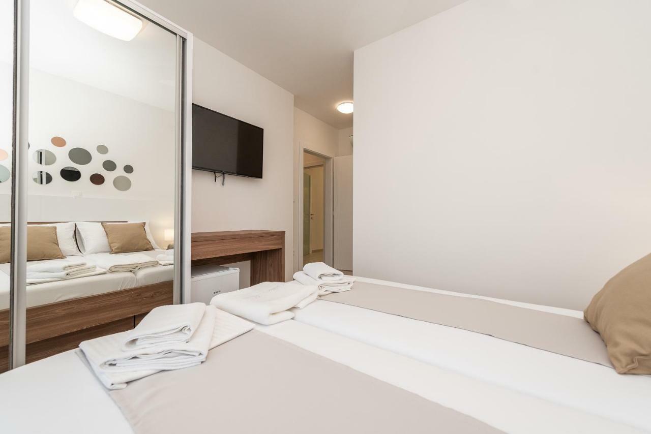 Apartments & Rooms Pool Villas Maris 诺瓦利娅 外观 照片