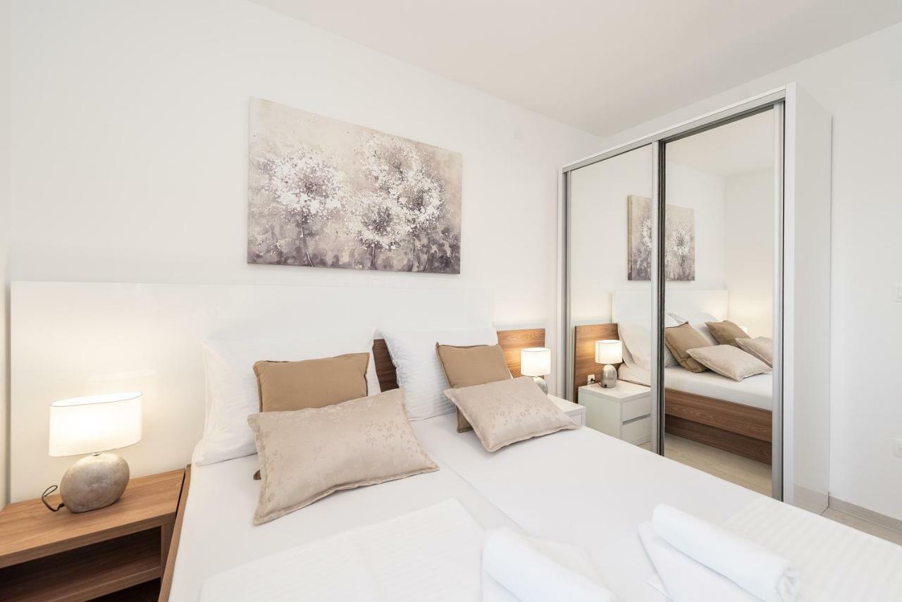 Apartments & Rooms Pool Villas Maris 诺瓦利娅 外观 照片