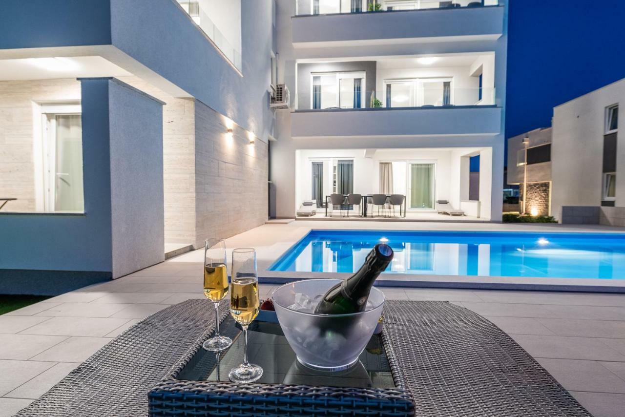 Apartments & Rooms Pool Villas Maris 诺瓦利娅 外观 照片