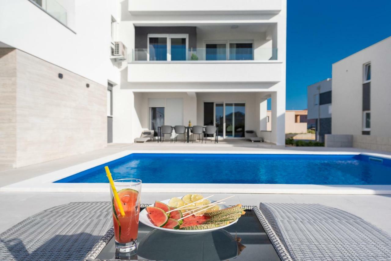 Apartments & Rooms Pool Villas Maris 诺瓦利娅 外观 照片