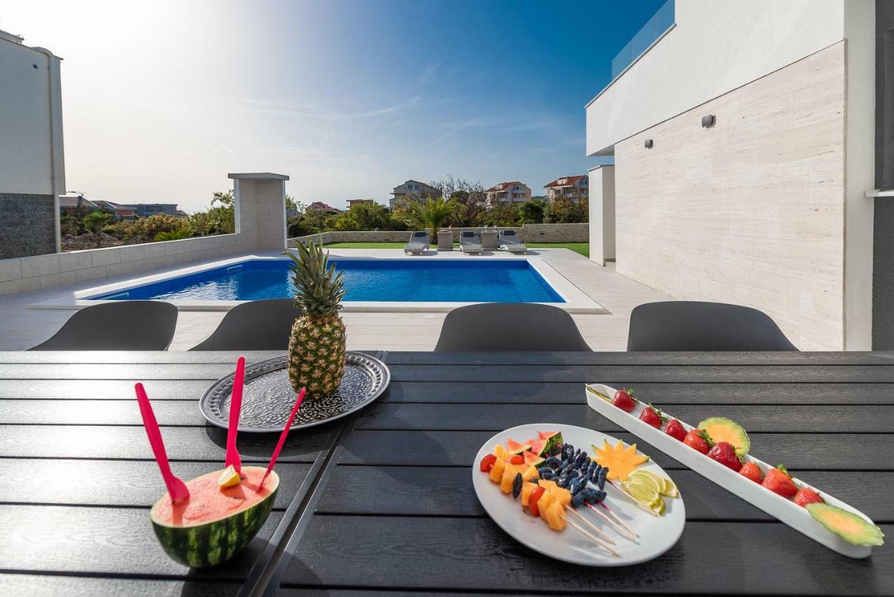 Apartments & Rooms Pool Villas Maris 诺瓦利娅 外观 照片
