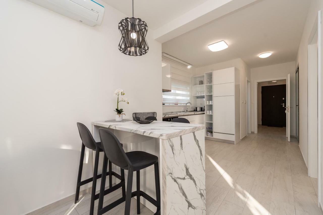 Apartments & Rooms Pool Villas Maris 诺瓦利娅 外观 照片