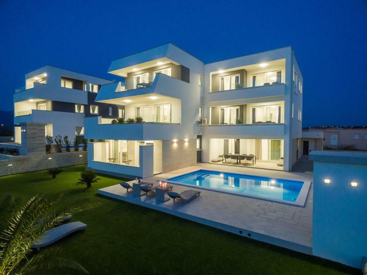 Apartments & Rooms Pool Villas Maris 诺瓦利娅 外观 照片