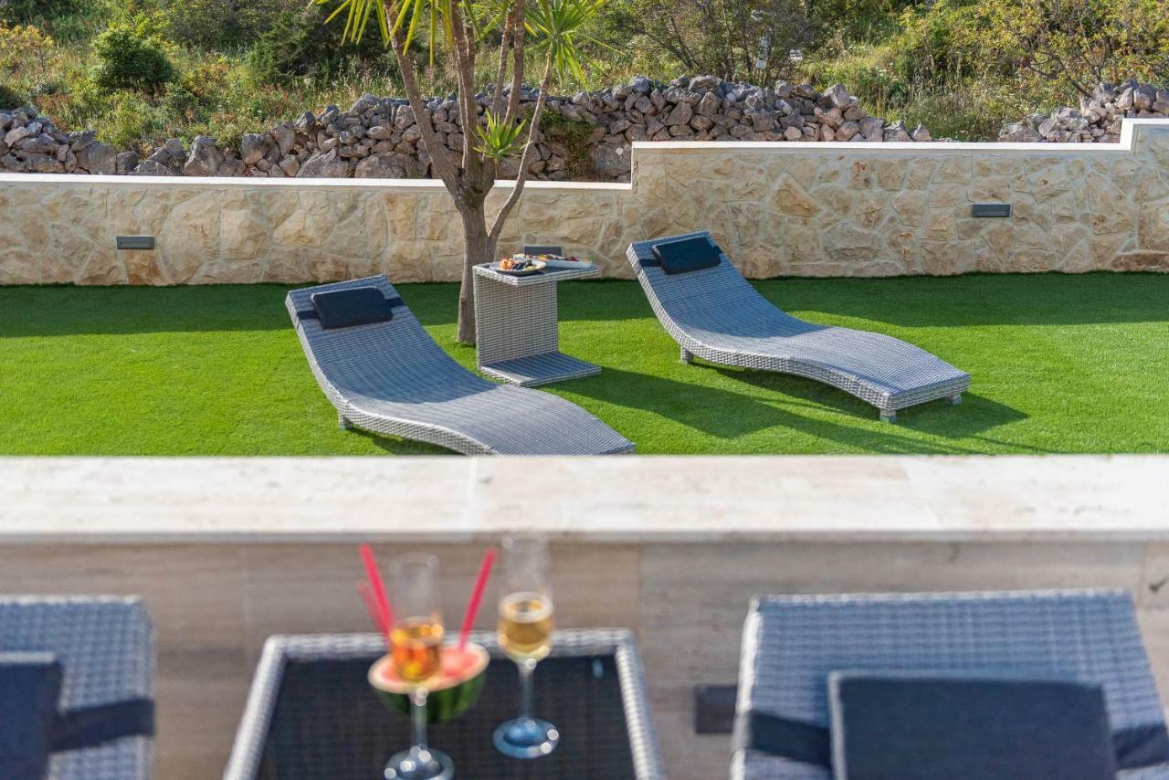 Apartments & Rooms Pool Villas Maris 诺瓦利娅 外观 照片